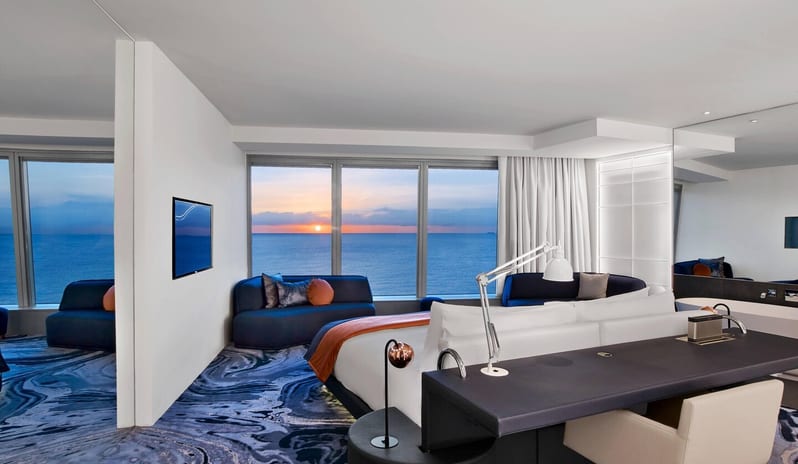 COOL CORNER SUITE LIVING ROOM 2